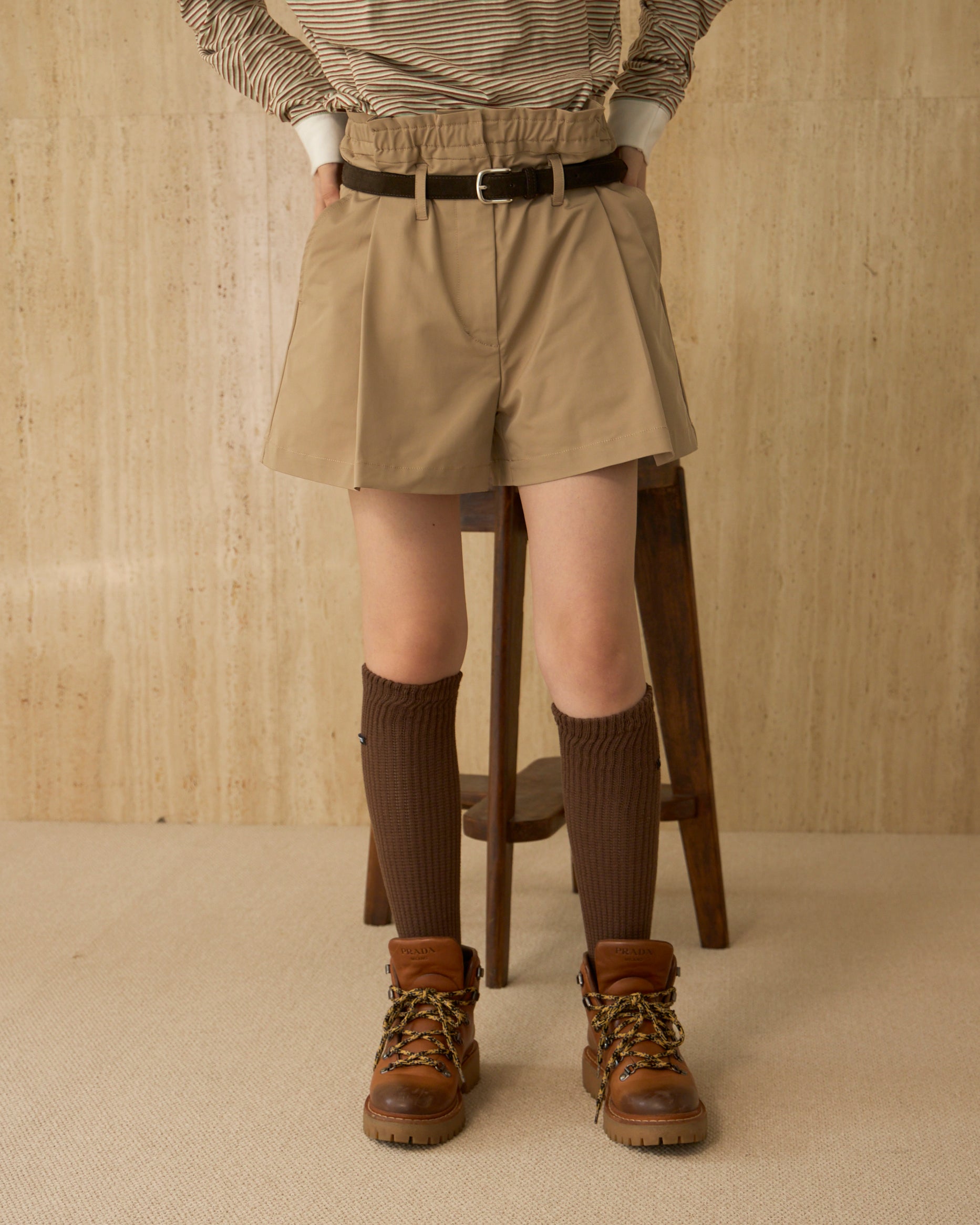Tuck Short Pants
