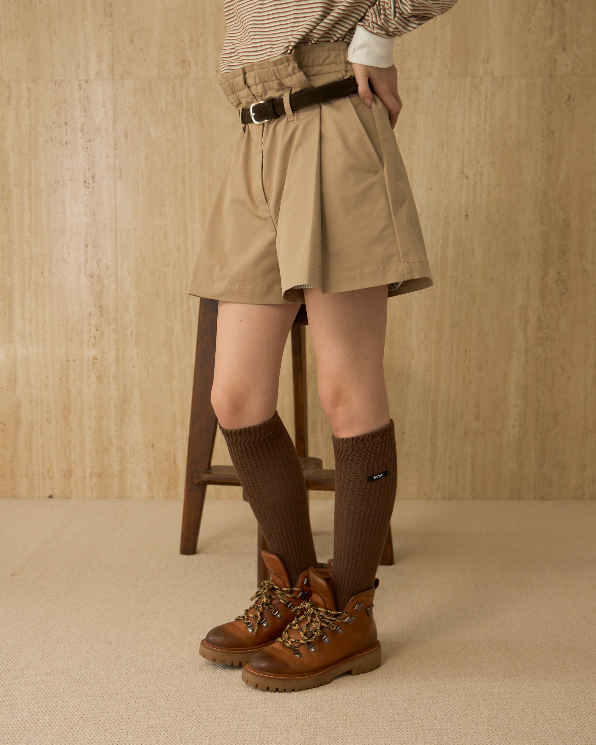 Tuck Short Pants