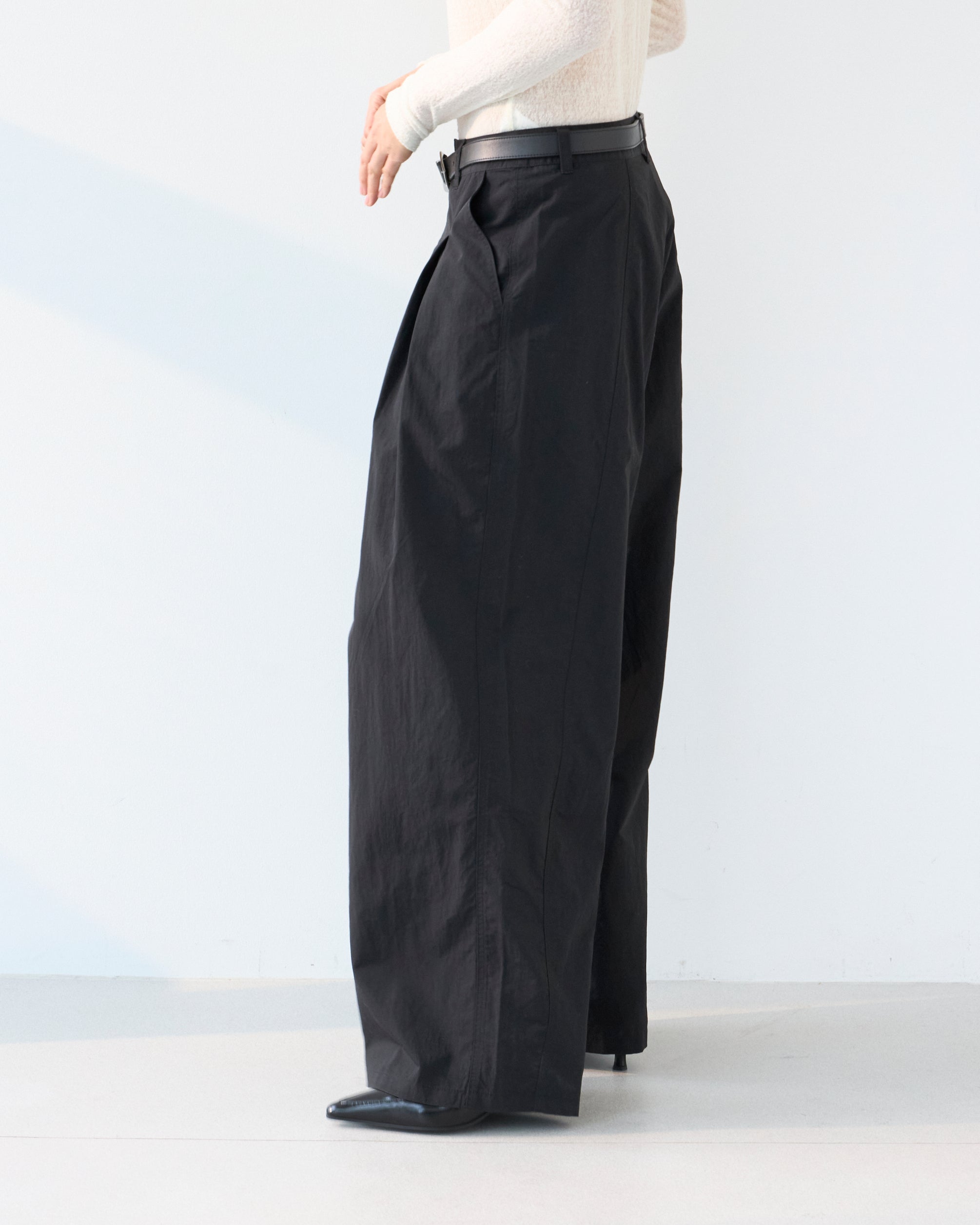 Nylon Tuck Wide Pants