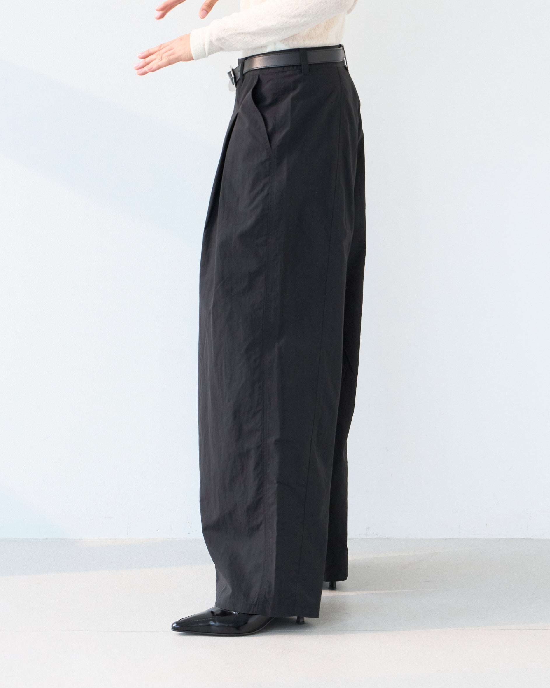 Nylon Tuck Wide Pants